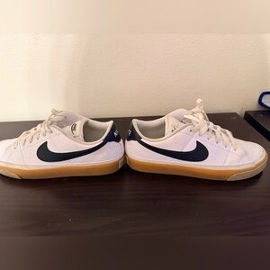 Nike White and Black Sneakers with Gum Sole